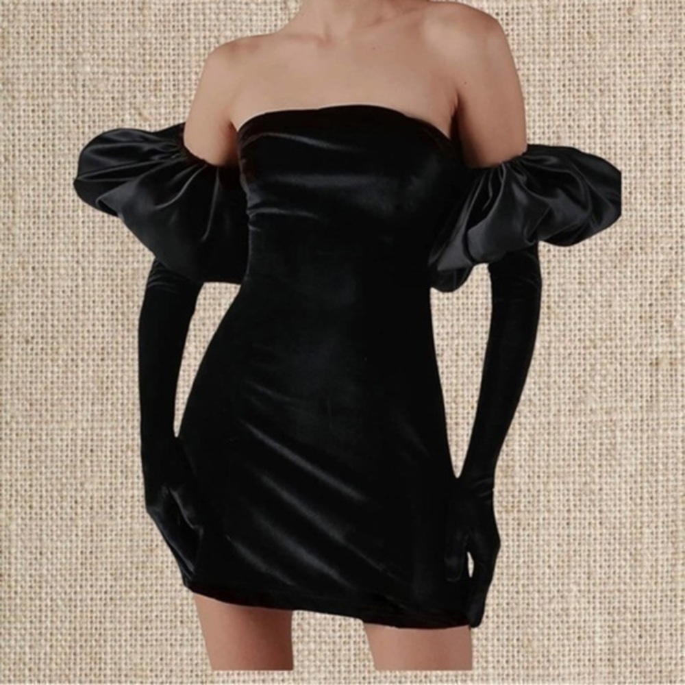 Black Mini puff sleeves velvet dress​